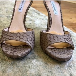 Bronze colored heals